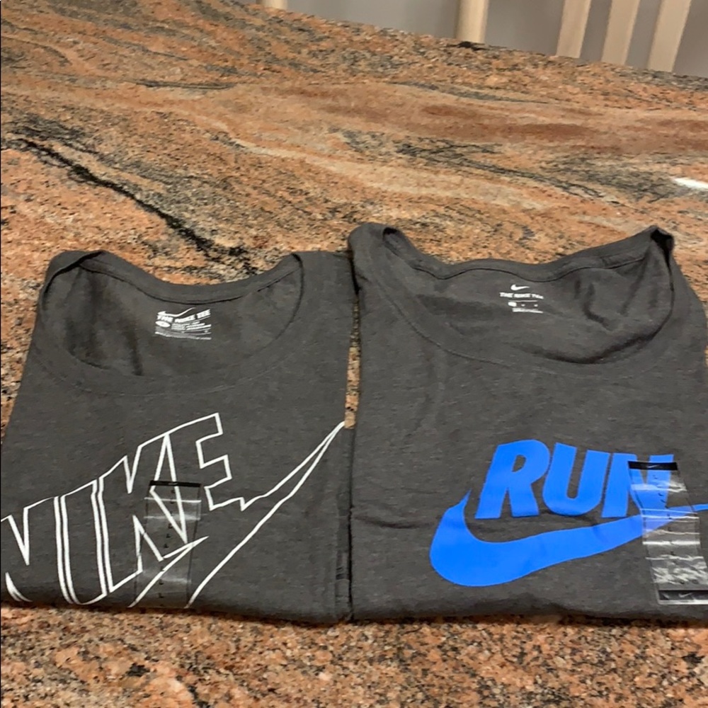 2 Nike tshirts